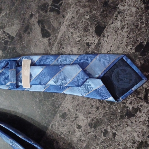 Michael Kors designer classic plaid Tie - Picture 2 of 3